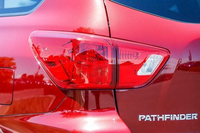 2019 Nissan Pathfinder SV