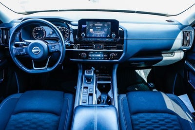 2022 Nissan Pathfinder SV