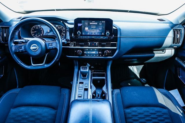 2022 Nissan Pathfinder SV