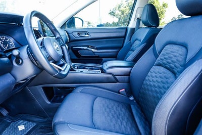 2022 Nissan Pathfinder SV
