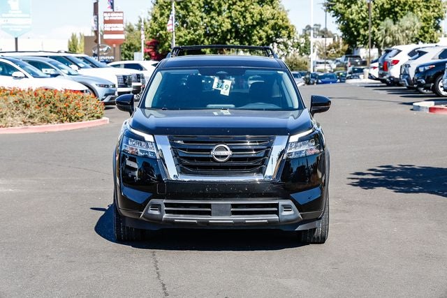 2022 Nissan Pathfinder SV