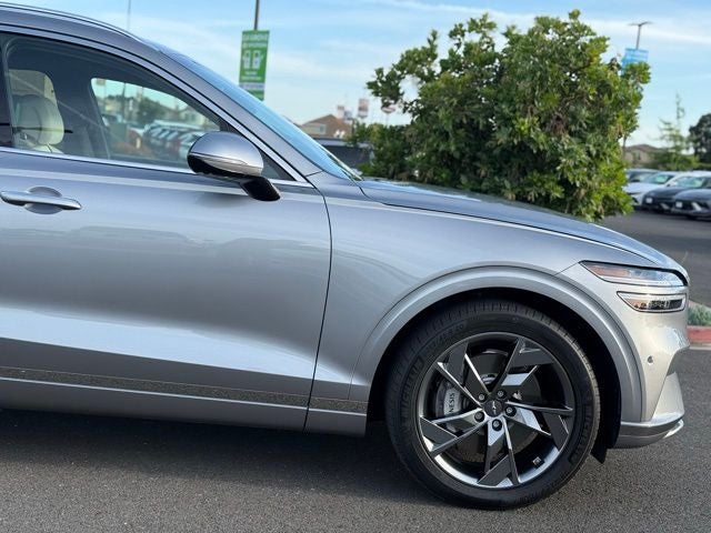 2023 Genesis Electrified GV70 Advanced