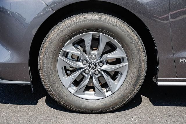 2021 Toyota Sienna LE 8 Passenger