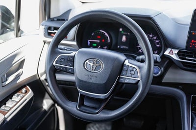 2021 Toyota Sienna LE 8 Passenger