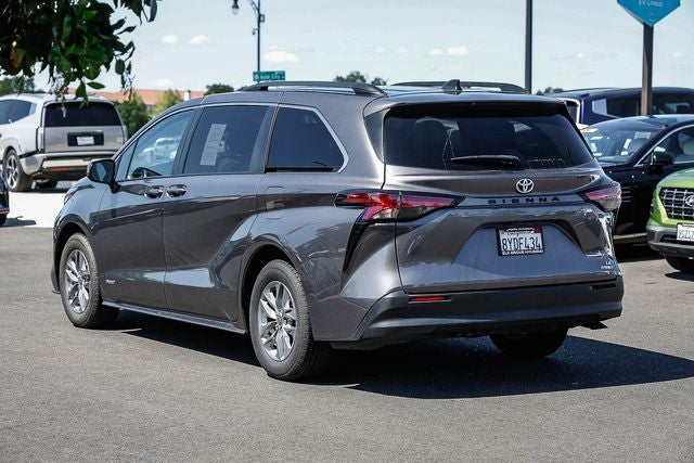 2021 Toyota Sienna LE 8 Passenger