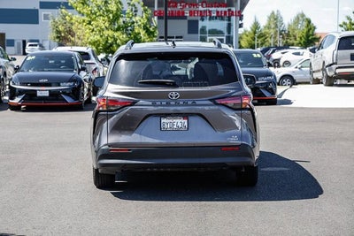 2021 Toyota Sienna LE 8 Passenger