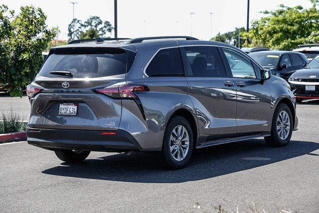 2021 Toyota Sienna LE 8 Passenger