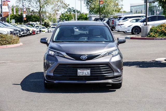 2021 Toyota Sienna LE 8 Passenger
