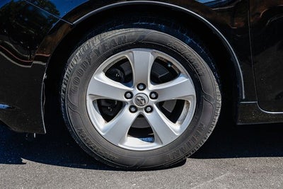 2013 Toyota Sienna LE 8 Passenger