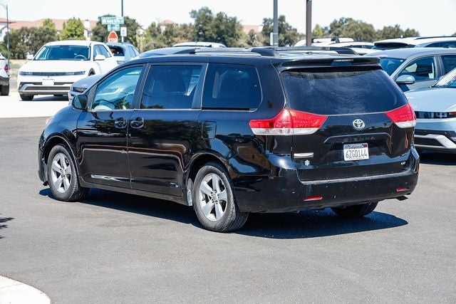 2013 Toyota Sienna LE 8 Passenger