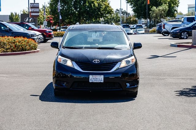 2013 Toyota Sienna LE 8 Passenger