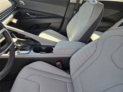 2025 Hyundai ELANTRA Limited