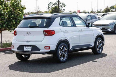 2026 Hyundai VENUE SEL W/Two-Tone Roof