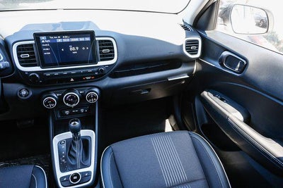 2026 Hyundai VENUE SEL W/Two-Tone Roof