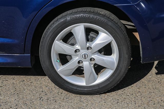 2012 Nissan Versa 1.8 SL