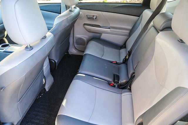 2017 Toyota Prius v Five