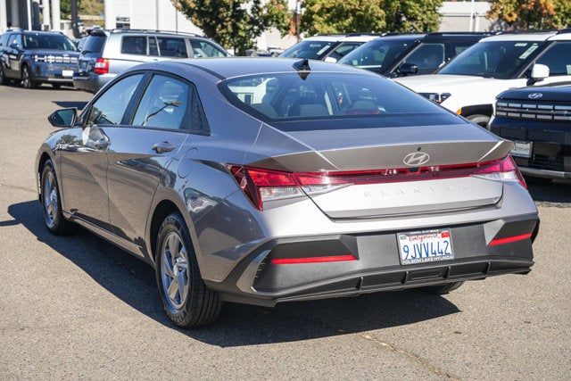 2024 Hyundai ELANTRA SE