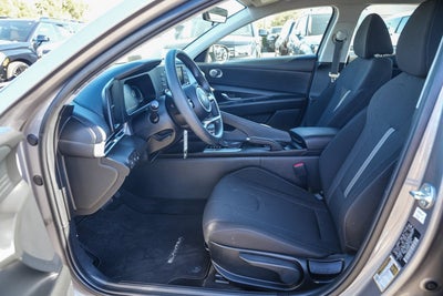 2024 Hyundai ELANTRA SE