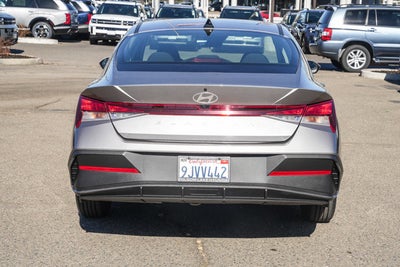 2024 Hyundai ELANTRA SE