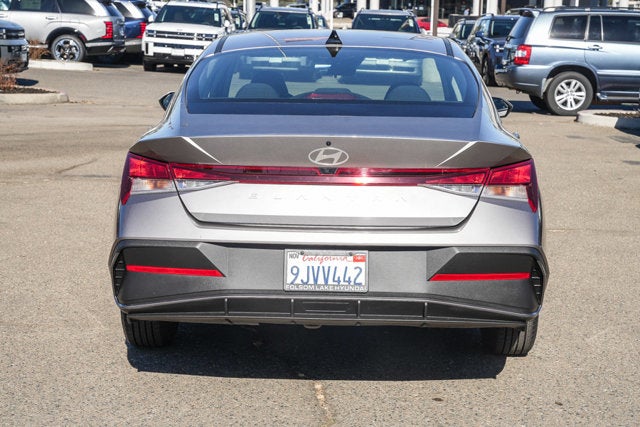 2024 Hyundai ELANTRA SE