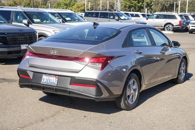 2024 Hyundai ELANTRA SE
