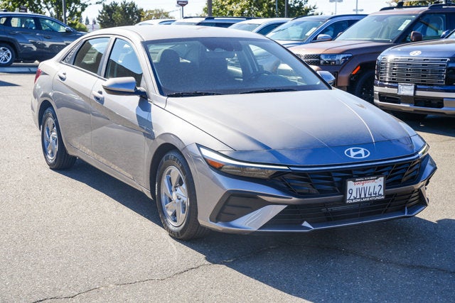 2024 Hyundai ELANTRA SE