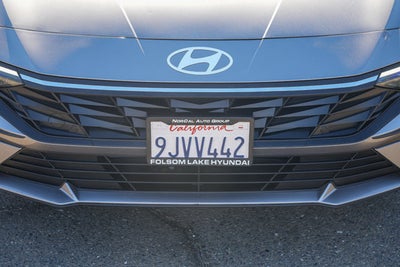 2024 Hyundai ELANTRA SE