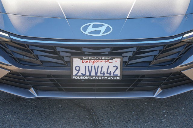2024 Hyundai ELANTRA SE