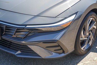 2025 Hyundai ELANTRA Limited
