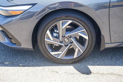2025 Hyundai ELANTRA Limited