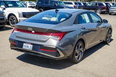 2025 Hyundai ELANTRA Limited