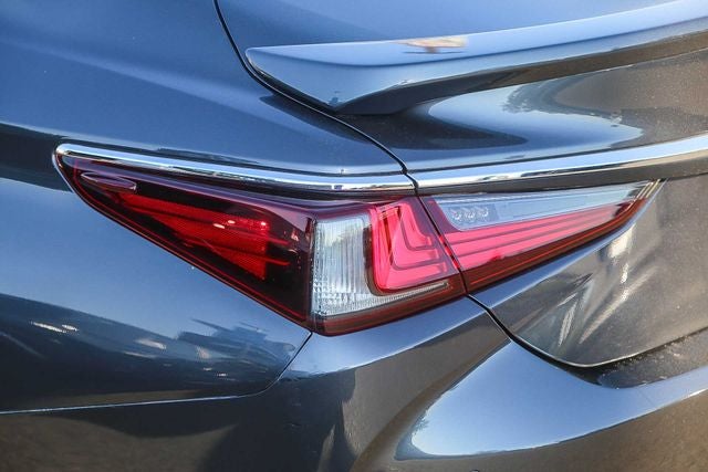 2023 Lexus ES 300h Luxury