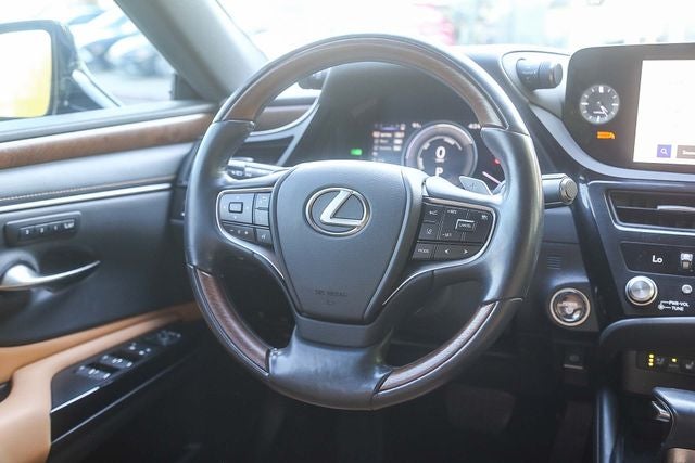2023 Lexus ES 300h Luxury