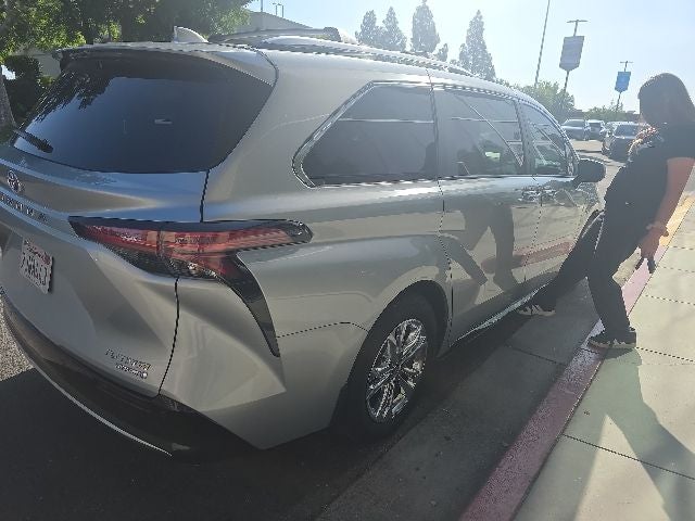 2024 Toyota Sienna Platinum 7 Passenger