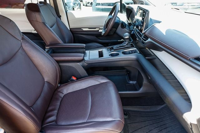 2024 Toyota Sienna Platinum 7 Passenger
