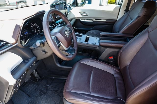 2024 Toyota Sienna Platinum 7 Passenger