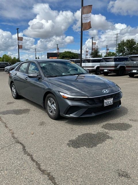 2024 Hyundai ELANTRA SE